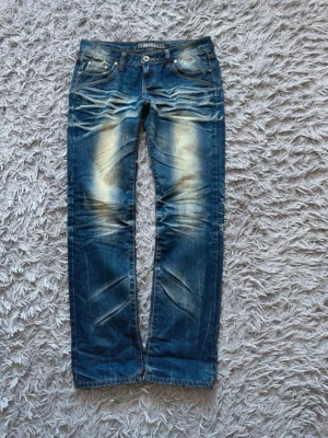 Jeans - Washed jeans riktigt snygga faktiskt de är storlek 30 som man ser på bild 4!