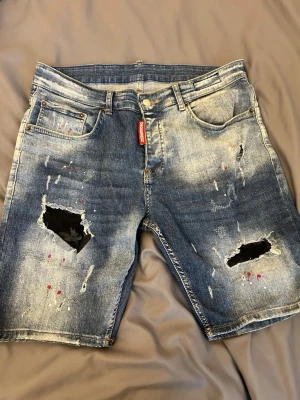  Dsquared2 Shorts  - Dsquared 2 shorts. Passar om du är ungefär 165-175cm lång för av sig vid intresse  