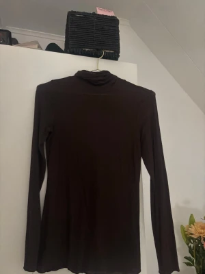 Intimissmi  -  Säljer denna intimism tröjan i storlek S men passar även folk upp till L eftersom att den är stretchig. Använd en fåtal gånger och är fortfarande ett super fint skick. Hör av er vid intresse ! ❤️
