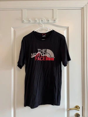 North Face Tshirt - Mängdrabatt finns! Ju fler plagg du köper, desto bättre pris kan jag ge!