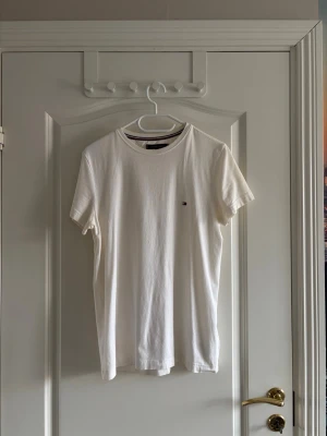 Tommy Hilfiger Tshirt - Mängdrabatt finns! Ju fler plagg du köper, desto bättre pris kan jag ge!