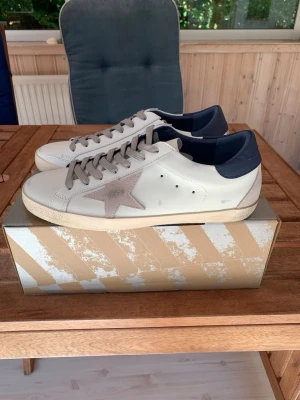 Blå golden goose - Skickas samma dag!!