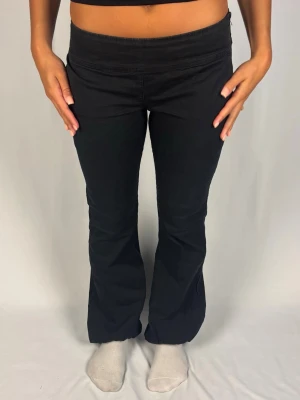 Fornarina Tygbyxor - Fornarina tygbyxor | Size: 30 | Jättefint skick! | Gylfen sitter vid höften. Jag är 168cm lång och väger 60kg | Mått: Ytterbenslängd: 105cm. Midjebredd: 39cm. Lårbredd: 27cm. Kontakta mig vid fler frågor eller funderingar!💗