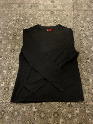 Vintage Levi’s V-neck long sleeve  - Levi’s V-neck long sleeve