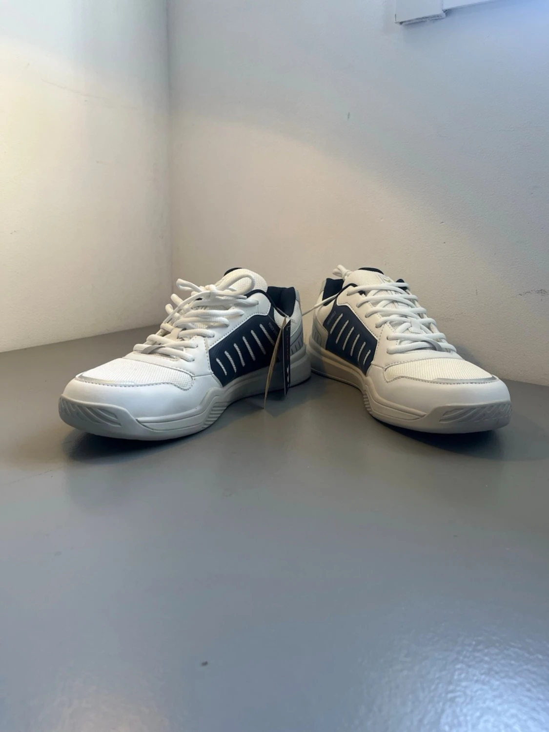 Vita Hummel sneakers med svarta detaljer - 4