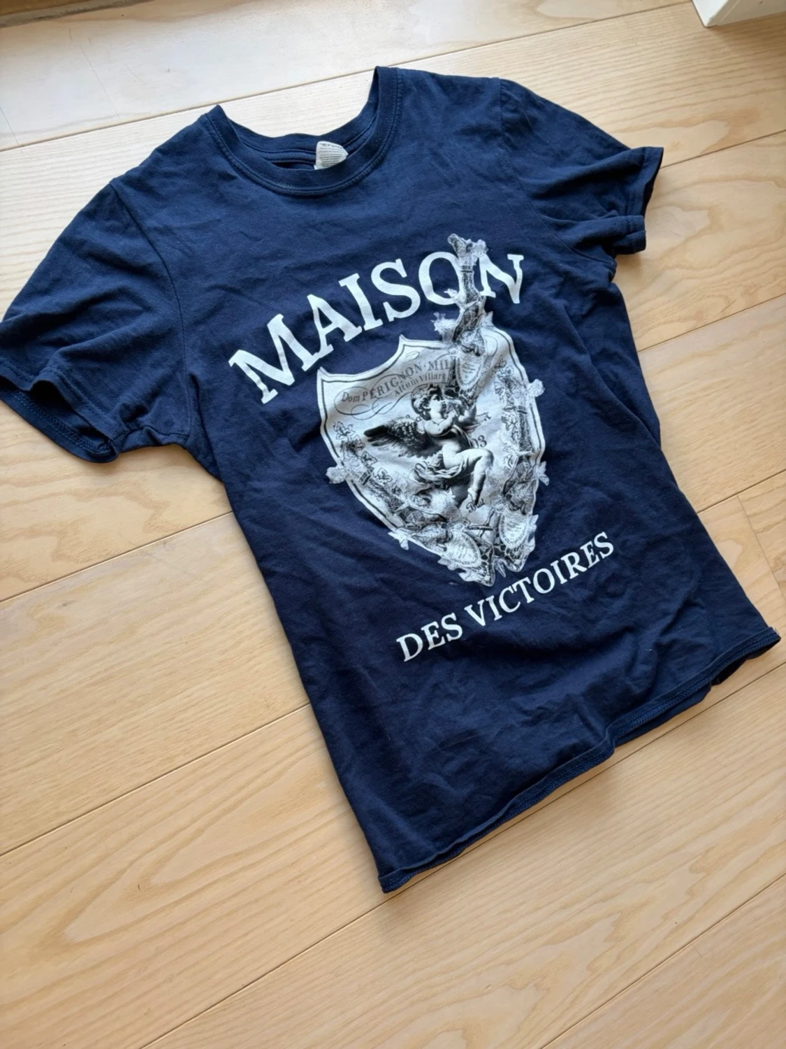 Mörk blå Maison Des Victoires t-shirt
