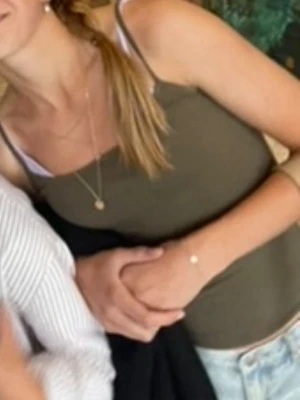 Jättefint olivgrönt linne - Säljer mitt snygga olivgröna linne🌼💝