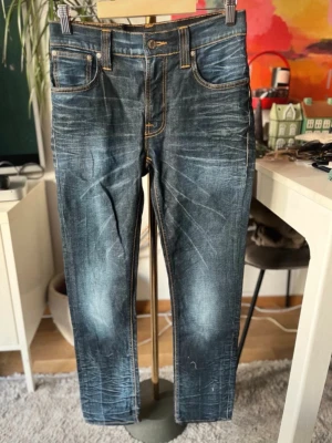 Nudie jeans  - Säljer nu ett par nudie jeans med sjukt snygg wash. Jeansen är i 28:32 och modellen heter thinn finn.