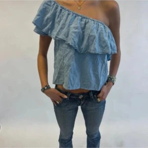 Volangtröja - Volangtröja från Zara, köpt på Vinted men jag har bara använt en gång. Bra skick!!