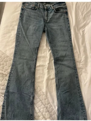 Jeans  - Ett par jeans från Gina tricot 