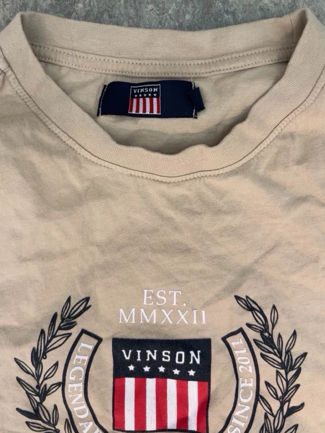 Beige t-shirt från Venson med tryck - 1