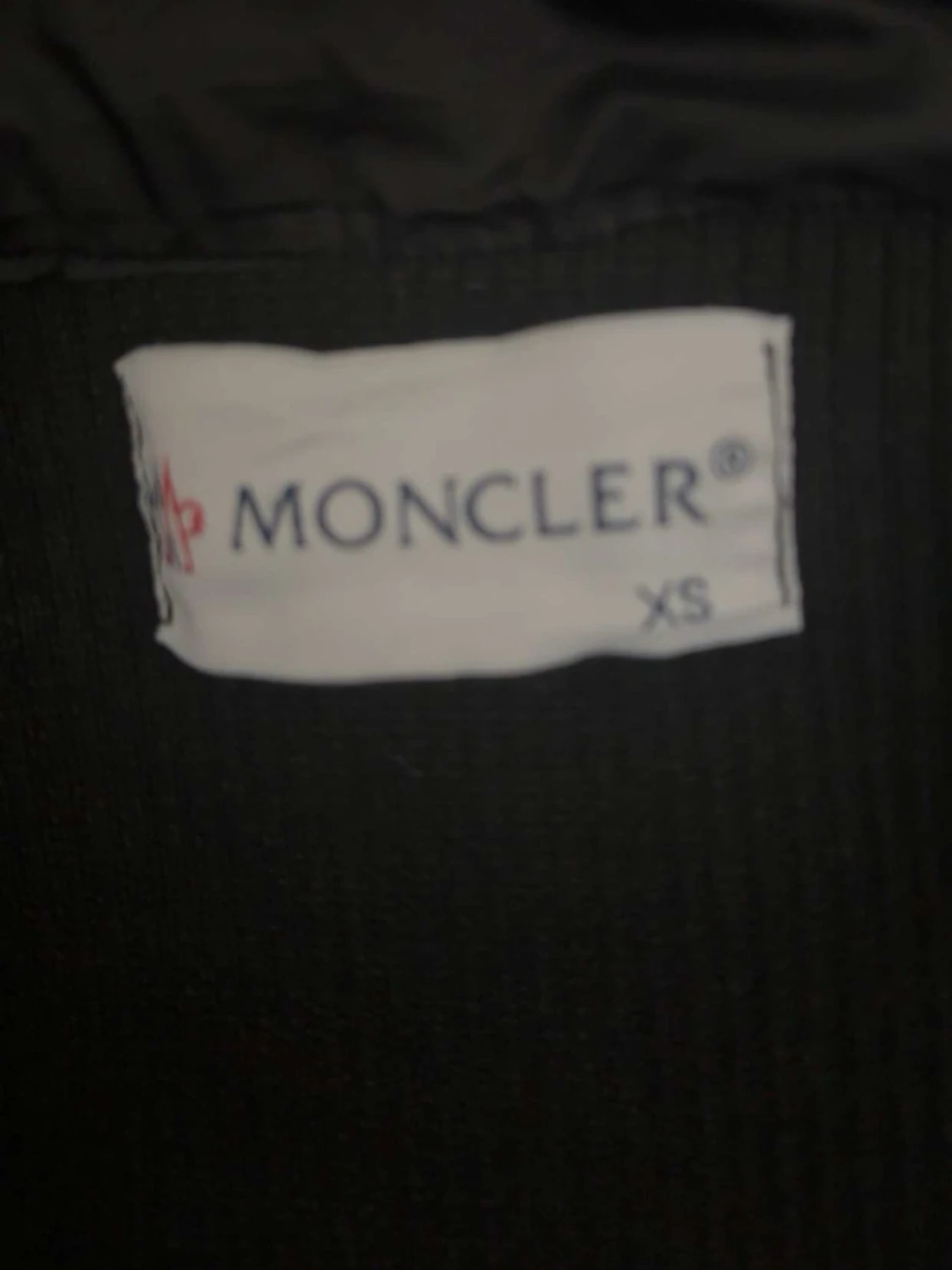 Svart dunjacka med huva från Moncler - 2