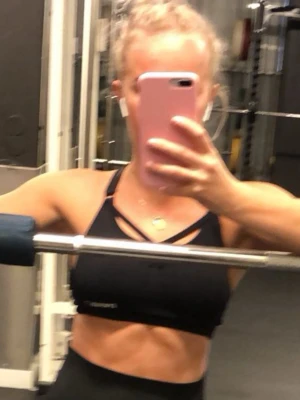 Gymshark - Snygg svart sport-bh från Gymshark. 