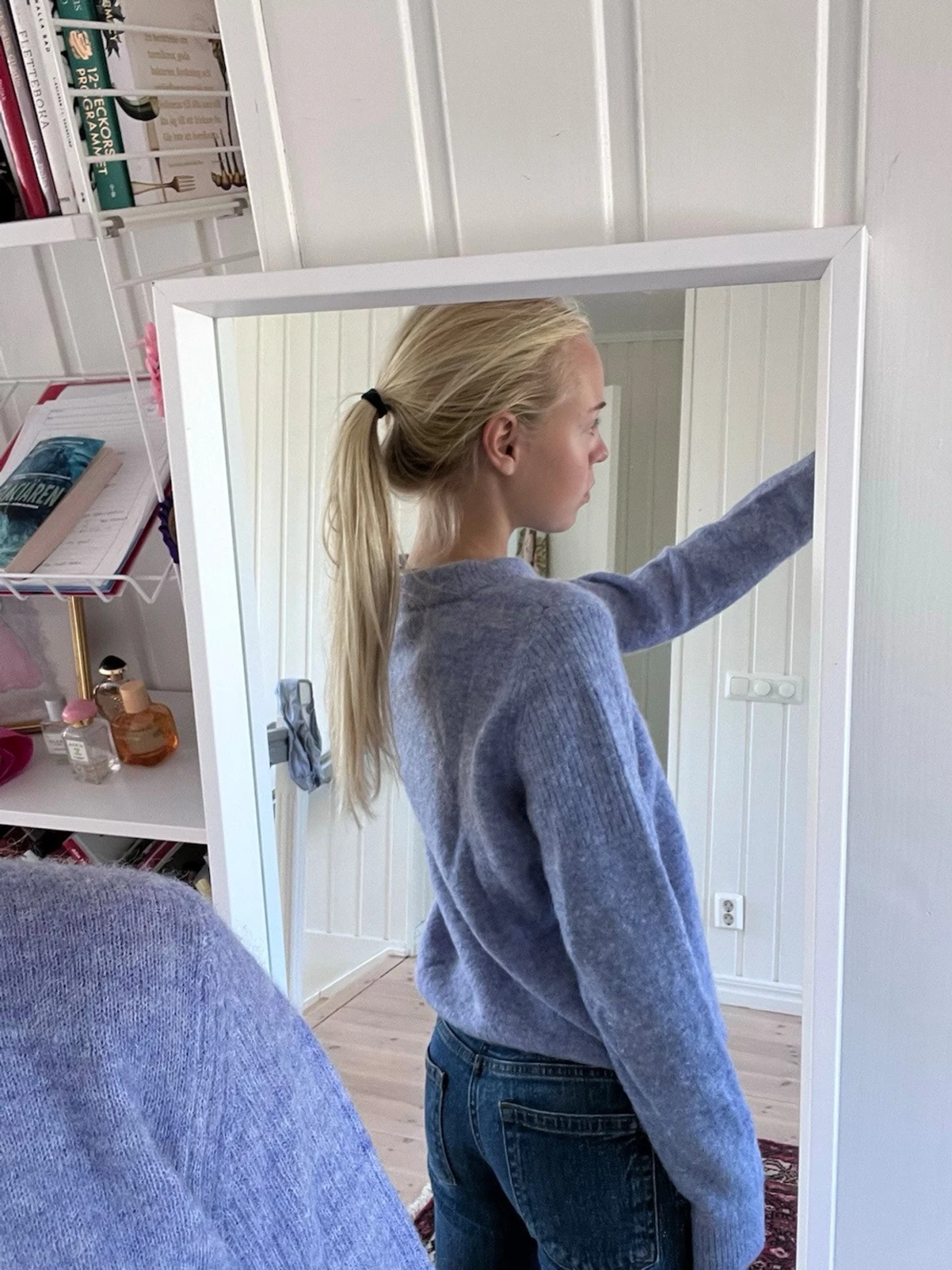 Blå stickad tröja - 1