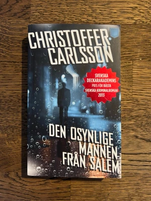 Den osynlige mannen från Salem - Christoffer Carlsson - Pocket - Den osynlige mannen från Salem av Christoffer Carlsson. I fint skick 🌸