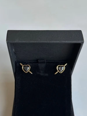 Maria Nilsdotter Pierced Heart Earrings Inspired! - Inspired Earrings from Maria Nilsdotters. The earrings is never used and 100% rust- and nickel-free. If you have any questions, feel free to reach out ☺️