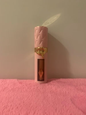Charlotte Tilbury plumping lipgloss i Pillow Talk Fair To Medium - Nytt och oanvänt