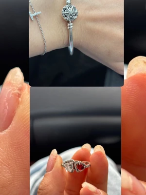 Armband+ring - Säljer ett armband och en ring från Pandora. Använt inte så mycket och i gott skick. Säljer dom eftersom jag inte bär silver smycken längre. Pris går att diskutera vid en snabb affär ❤️