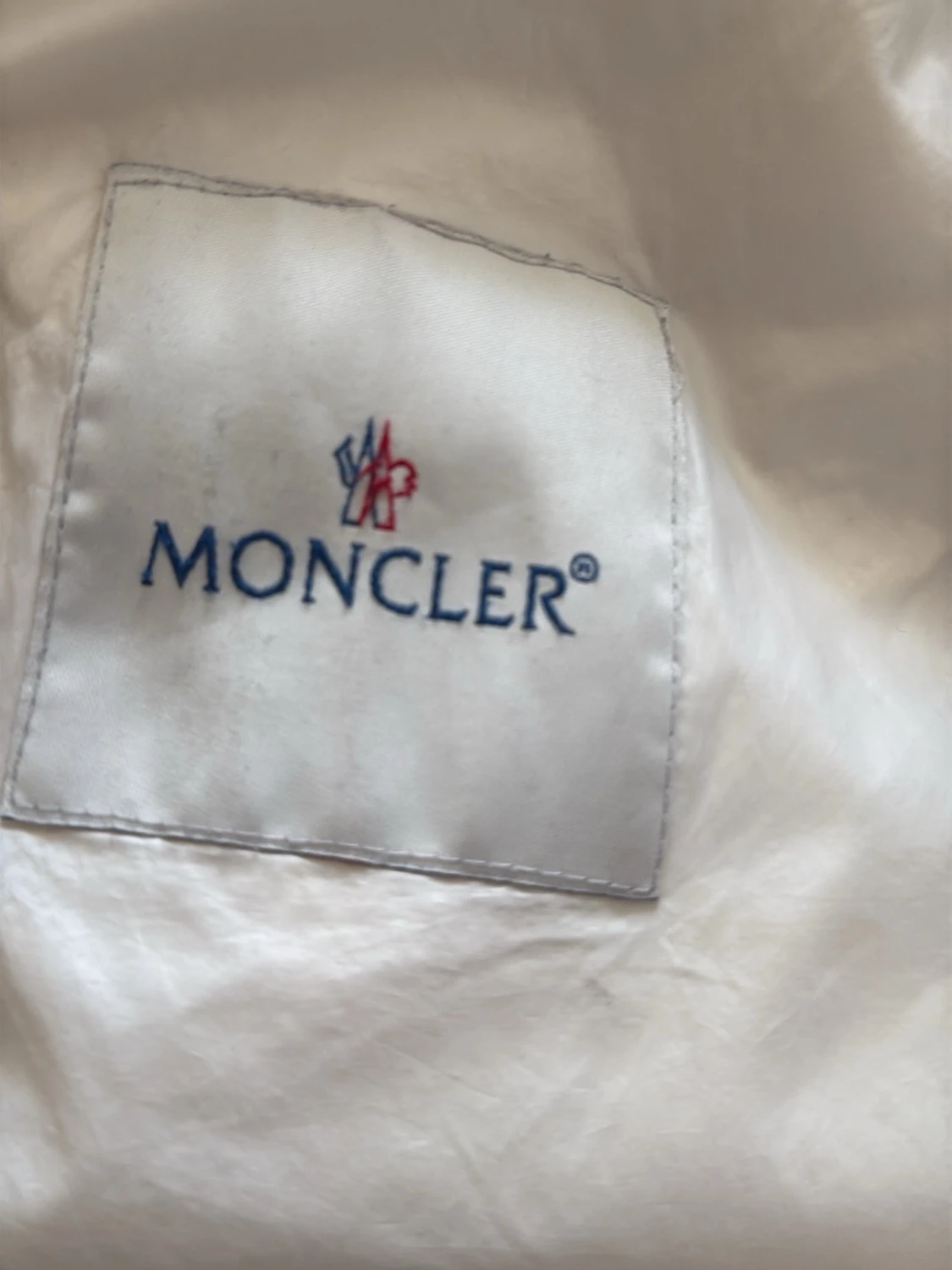 Svartvit vindjacka från Moncler  - 2