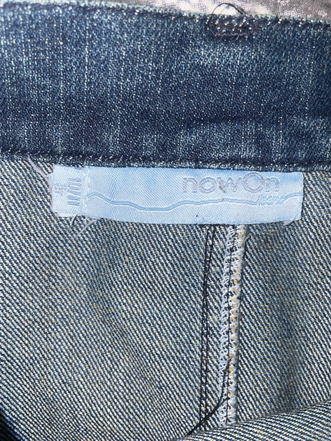 Mörkblå jeanskjol med fransdetaljer - 2