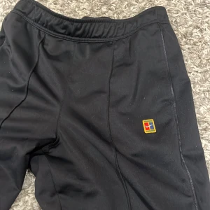 Nike byxor - Hej! Säljer mina nike byxor. Nypris 800