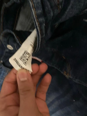 Mörkblå distressed jeans med färgstänk - Dsquared2 jeans äkta som är inte använd