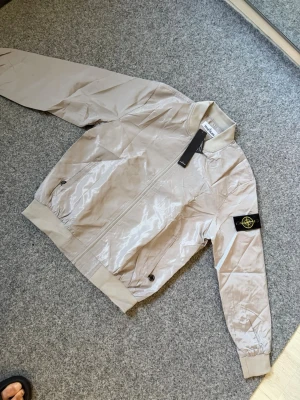 Stone island gray jacket/windbreaker - Size M, true to size. Brand new and never worn, very comfortable and great quality.