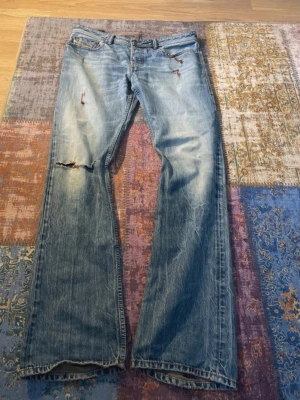 Sällsynta disel bootcut jeans - Hej! Säljer ett par väldigt sällsynta disel bootcut jeans i jättebra skick.  Storlek: 33/34.  Skriv för funderingar😊