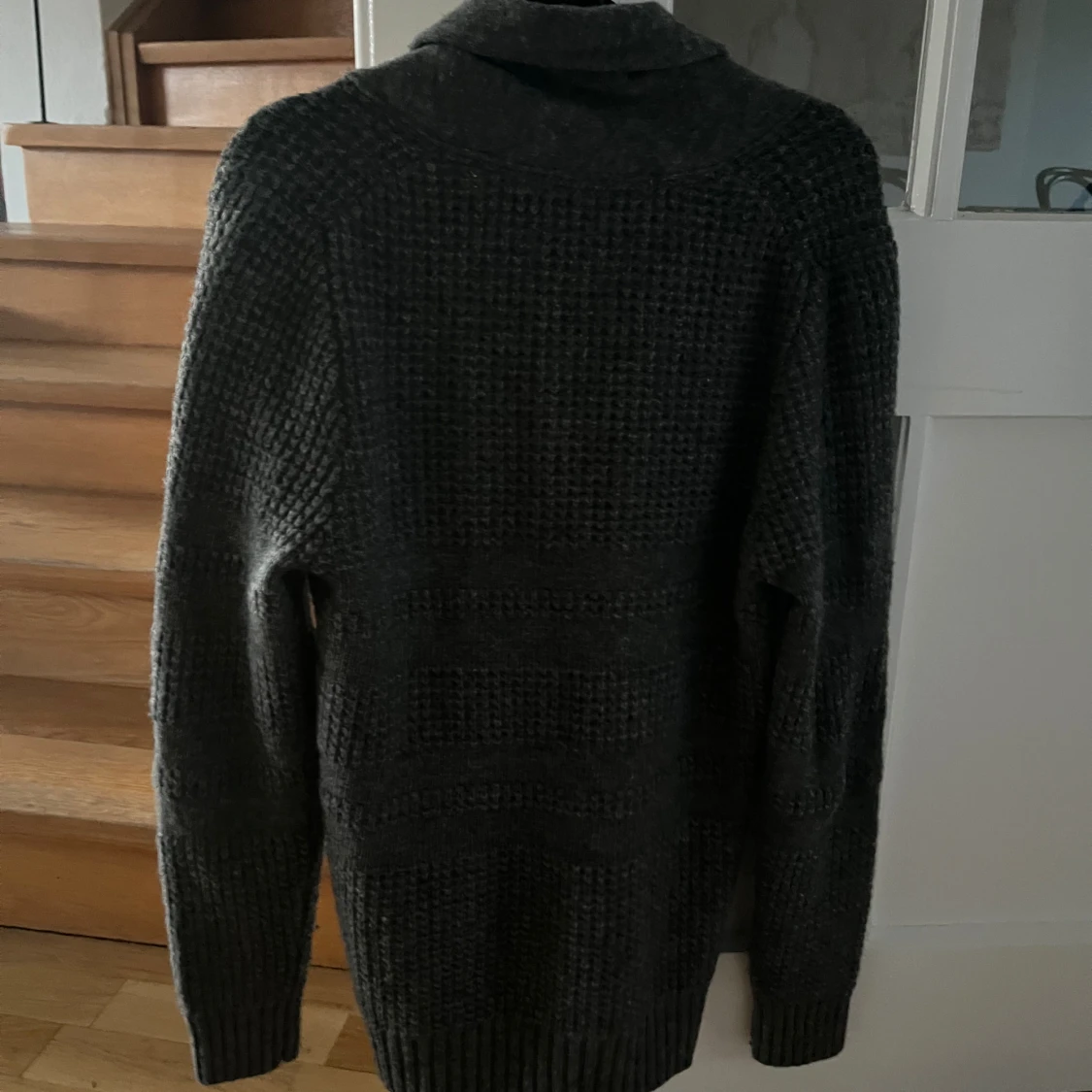 Mörkgrå stickad kofta - 1