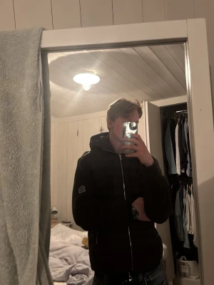 Grön cardigan jacka från Aumille - Tänkte att nu när våren rullar in vill jag sälja en fin cardigan jacka från aumille som passar perfekt till vår vädret. Köpt för 1500