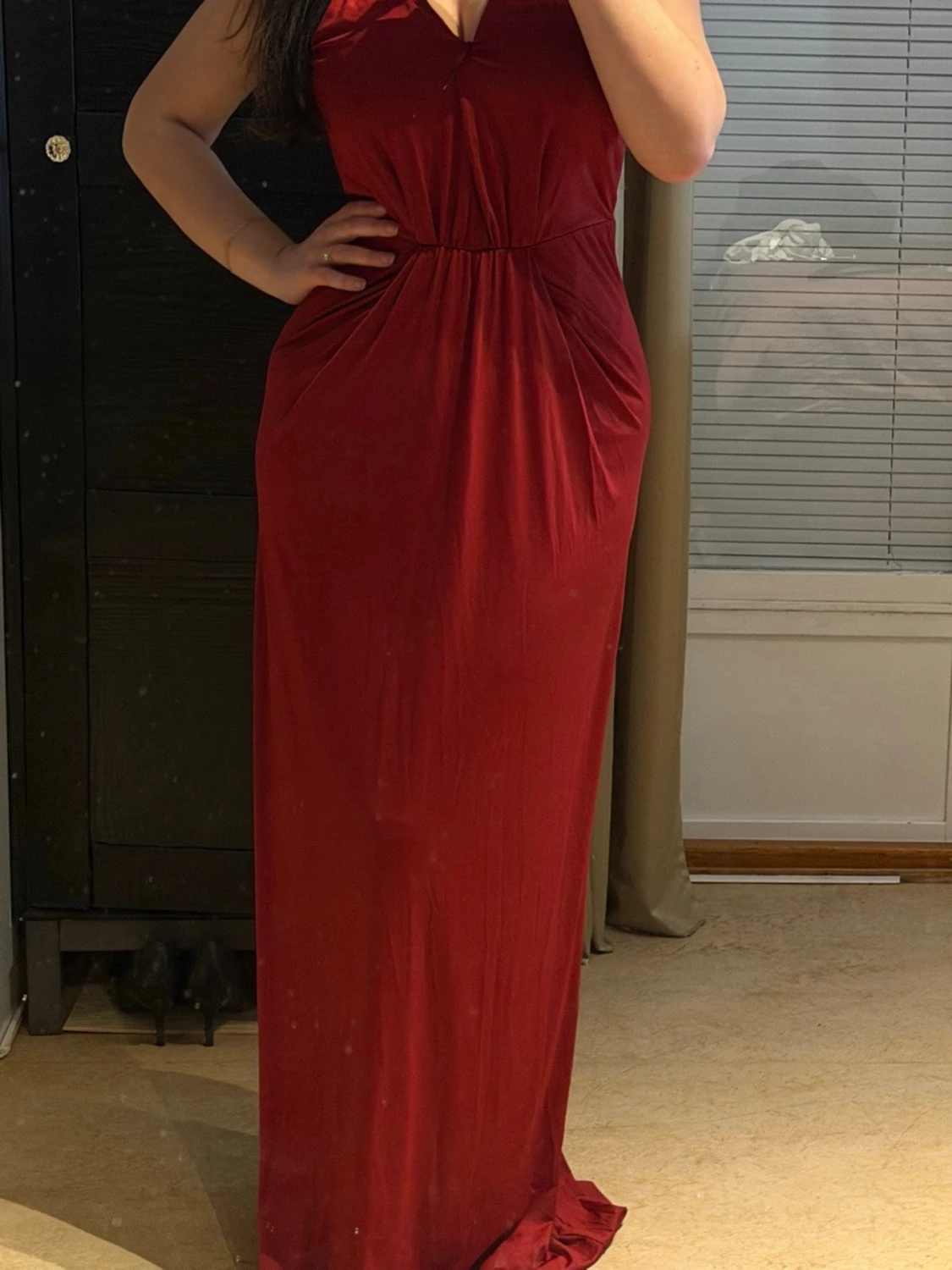 Vinröd långklänning med v-ringning