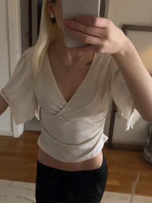 T-shirt  - Använd en gång, säljer för att den tyvärr inte passar mig 