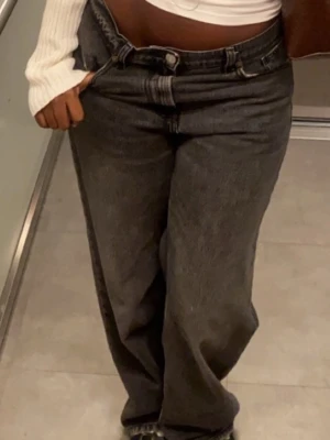 Svarta baggy jeans  - Säljer ett par svarta baggy jeans💕💕