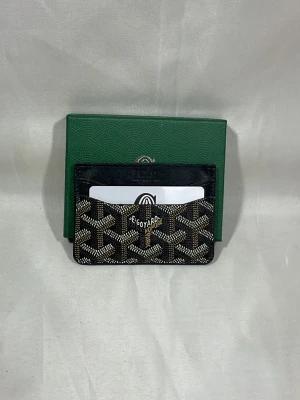 Korthållare - En väldigt snygg korthållare använd😁vid mer frågor eller bilder är det bara att skriva!