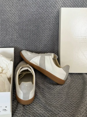 Maison margiela gats (cream/42) - Great condition margiela gats, never worn. Completely new. Comes with box and dustbags (everything included in the picture). Same day shipping. Receipt is available!