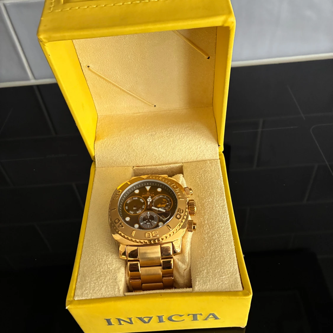 Guldig Invicta klocka  - 2