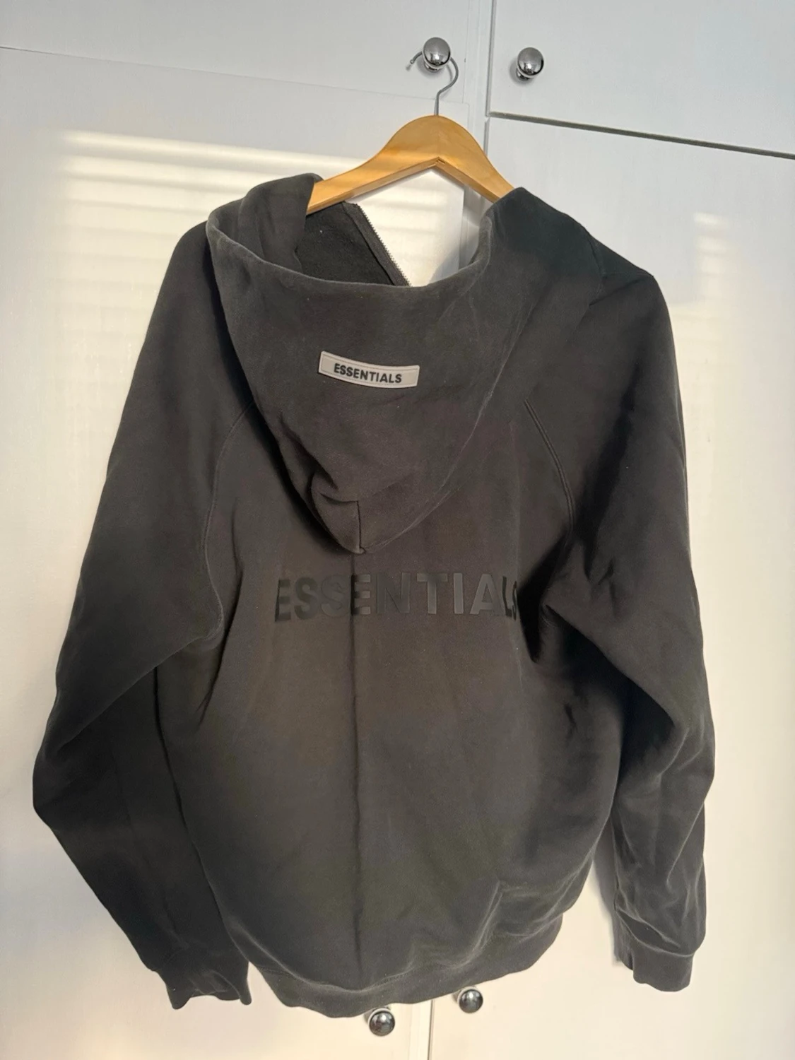 Svart Essentials Fear of God hoodie - 2