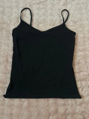 Svart linne från cubus - Säjer detta basic svarta linnet från cubus