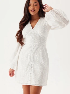 Figursydd klänning - Superfin figursydd klänning, perfekt till sommaren eller studenten!! Råkade köpa fel storlek, endast tvättad en gång 💕nypris 699