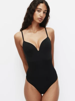 Svart trendig body från H&M - Mycket populär och eftertraktad! Aldrig använd med prislapp kvar. Säljs då den ej hinner användas. 🖤 Köptes för 299kr på H&Ms hemsida!🖤