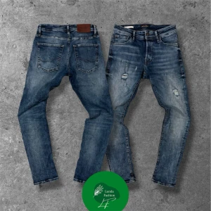 Jack & Jones jeans Slim/Glenn - Säljer dessa jeansen med slitningar från Jack & Jones | W28 L30 | modell: Slim/Glenn | skick: 8/10, inte nyskick | Skriv vid frågor, pris kan diskuteras vid snabb affär 🤝