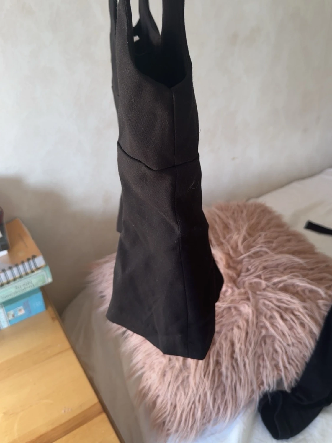 Svart figurnära topp - 1