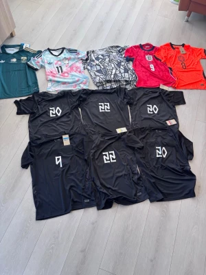 Flera fotbollströjor Nike & Adidas - Selling football kits. World cup 2026 kits. 550 NOK for one kit