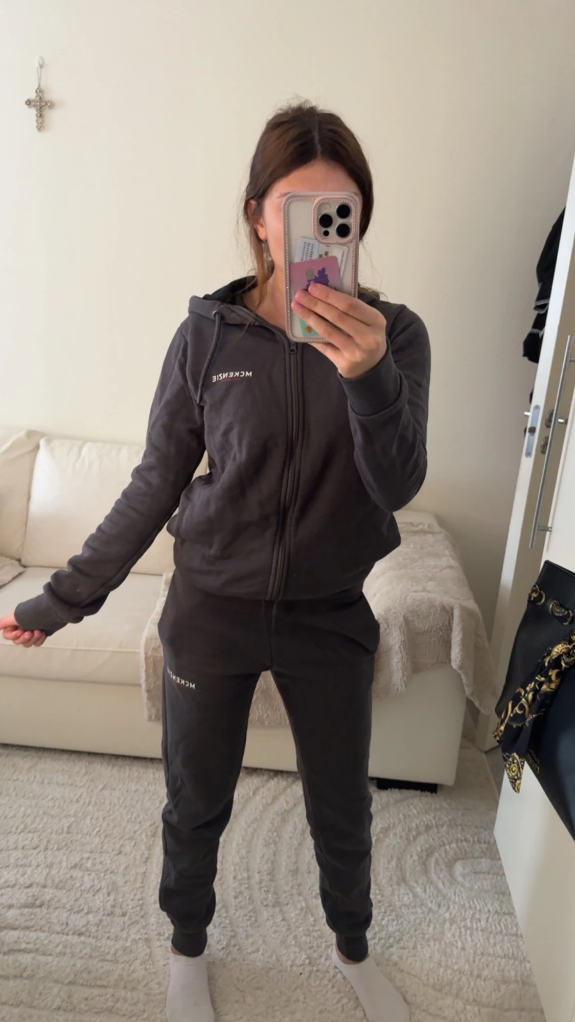 Mörkgrått loungewear-set från McKenzie