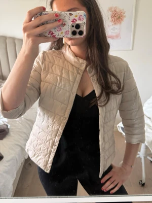 Trekvarts jacka - Storlek 38 men mer som 36🩷