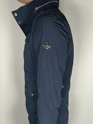 J.Lindeberg field jacket - Säljer en ritkigt snygg och trendig J.Lindeberg field jacket i fint skick, storlek S, vid frågor är det bara att skriva //Gramenti