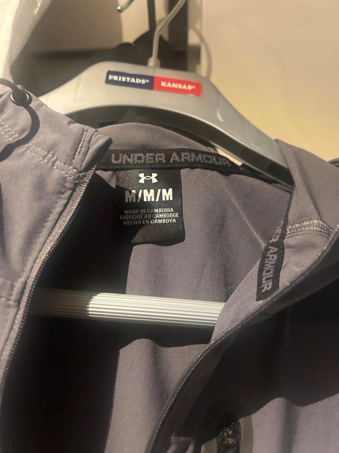 Grå och svart vindjacka Under Armour - 2