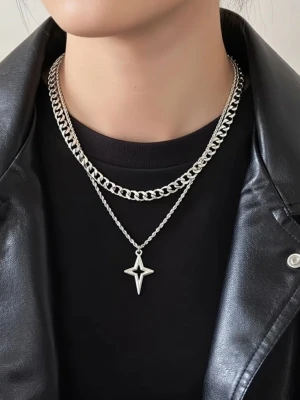 Halsband stjärna - Halsband stjärna. Längd 49 cm. Berlock 2,75 cm. Stål.