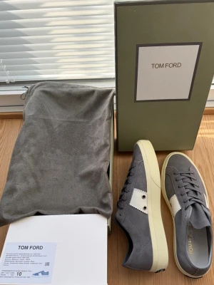 Tom ford Cambridge (Gray/43) - Great condition Tom Ford Cambridge, never worn. Completely new. Comes with box and dustbag (everything included in the picture). Same day shipping. 
