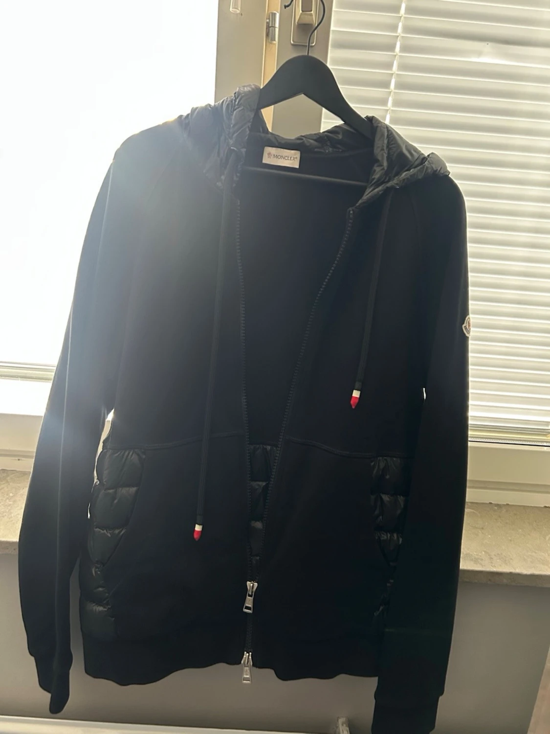Svart pufferjacka från Moncler